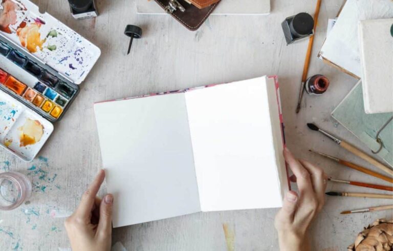 La Página en Blanco no es tu Enemiga: 3 Trucos para Empezar tu Journal Creativo Hoy Mismo